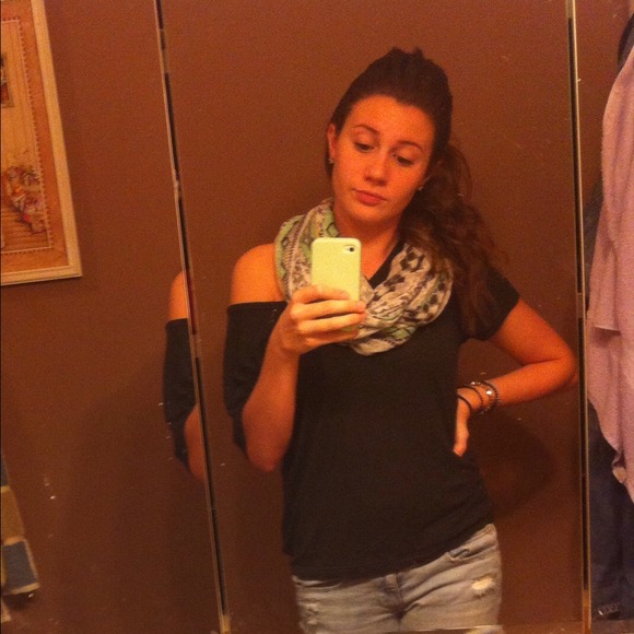 Profile Picture of Kayla Falcone (@kfalcone10) on Poshmark