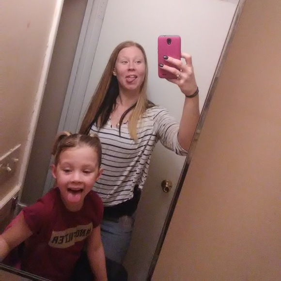 Rebecca Skeens - Poshmark Profile Picture of Rebecca Skeens (@rskeens18) on Poshmark