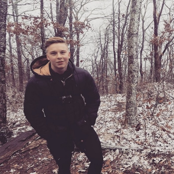 Profile Picture of Brandon Wischmeier (@bwischmeier) on Poshmark