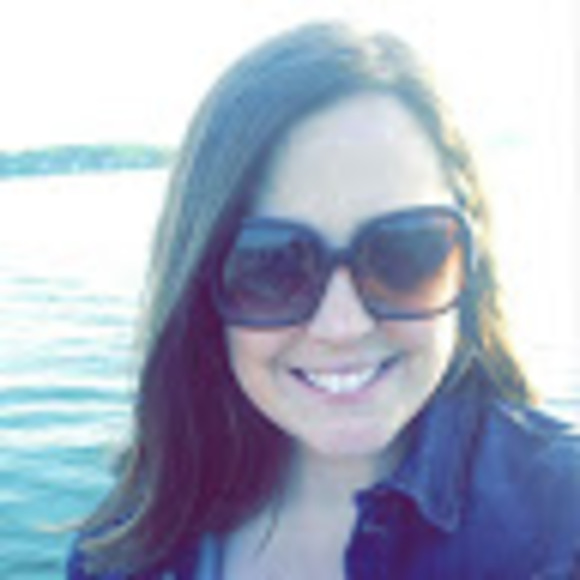Profile Picture of Tanya Pechie (@tanyamary627) on Poshmark