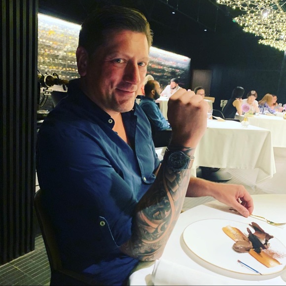 Profile Picture of Ken Davies (@kendavies) on Poshmark