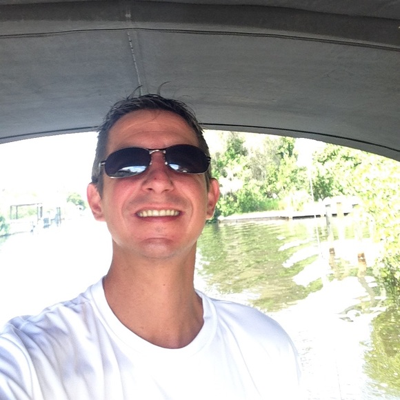 Profile Picture of Mmarcel Mendofik (@marcelmendofik) on Poshmark