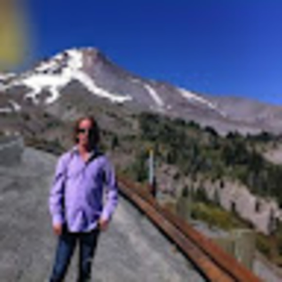 Profile Picture of Jeffrey Edwards (@jeffreyedwar502) on Poshmark