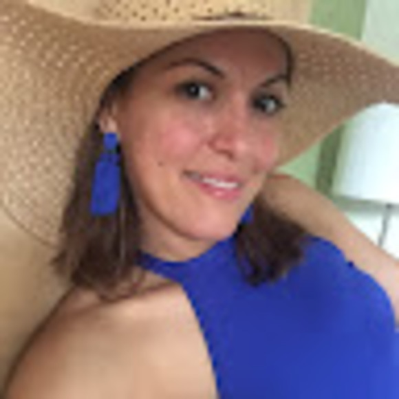 Ylonka Schuyler - Poshmark Profile Picture of Ylonka Schuyler (@yschuyler) on Poshmark