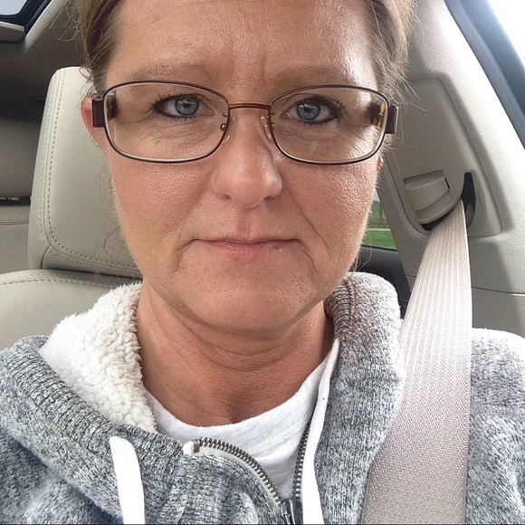 Profile Picture of Kathy Walters (@kathywalters74) on Poshmark