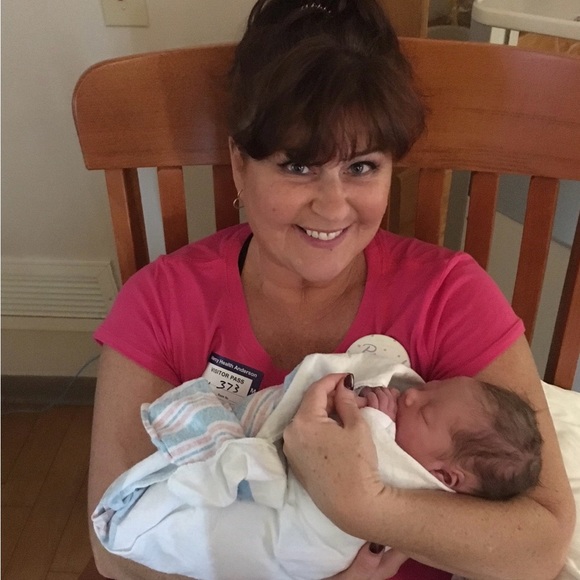 Profile Picture of Jennifer Simes (@gigisglamroom) on Poshmark