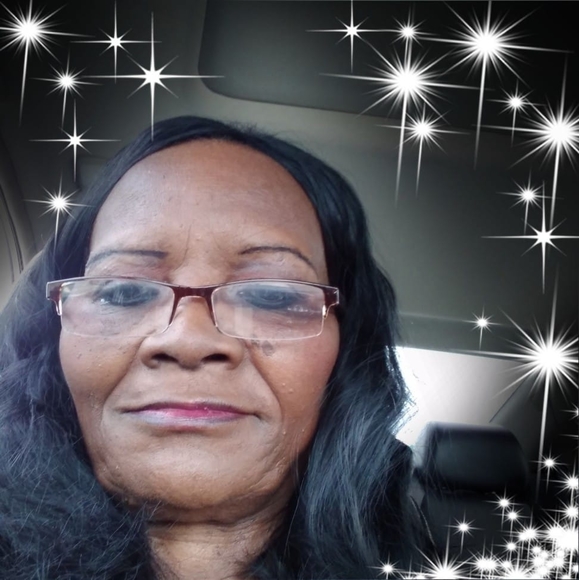 Profile Picture of Frances Hayes (@franceshayes935) on Poshmark