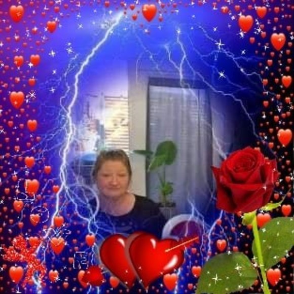 Profile Picture of Lisa Manus (@lisa_manus) on Poshmark