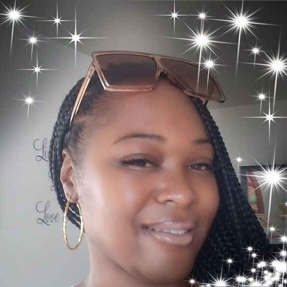 Profile Picture of Tomiko Winston-wright (@jazzymiko) on Poshmark