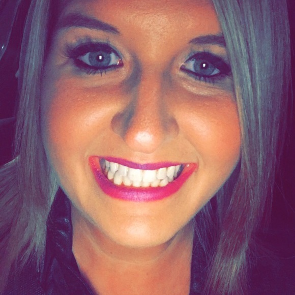 Profile Picture of Stephanie Zigman (@ziggytwin2) on Poshmark