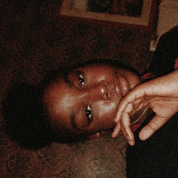 Profile Picture of Bj Bj (@bjbj8989) on Poshmark