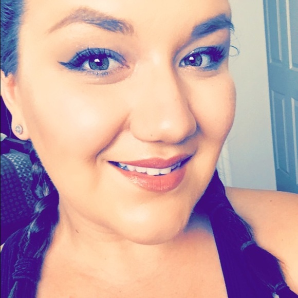 Profile Picture of Megan Riberdy (@meganleigh143) on Poshmark