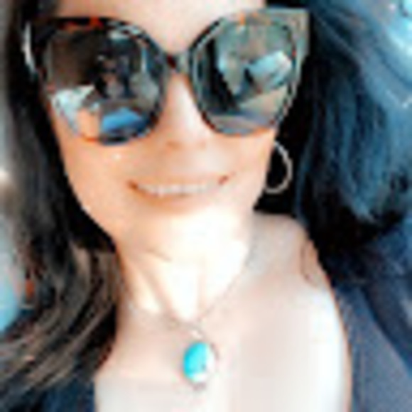 Profile Picture of Shelly Gaudet (@shellbellexx3) on Poshmark