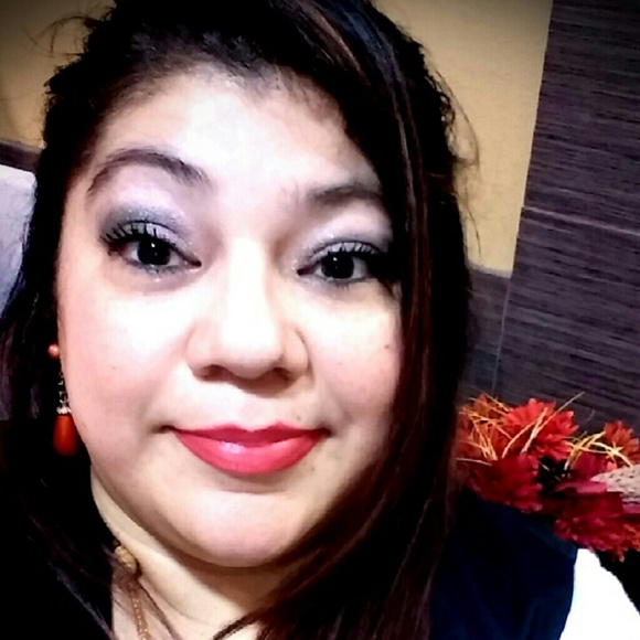 Cindy Barboza - Poshmark Profile Picture of Cindy Barboza (@ponygirl71) on Poshmark