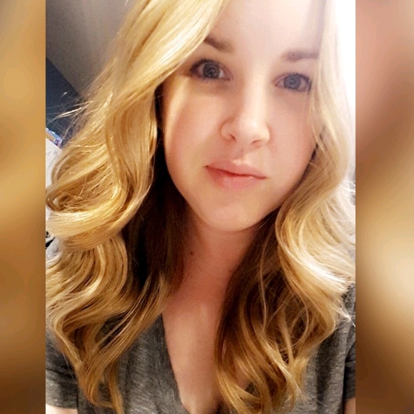 Profile Picture of Amy Ziegler (@amyyyz) on Poshmark