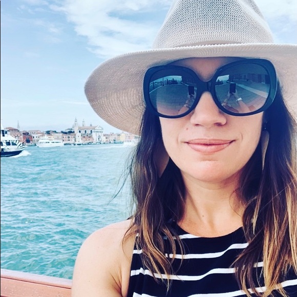 Profile Picture of Maura Devanie (@maurak8796) on Poshmark