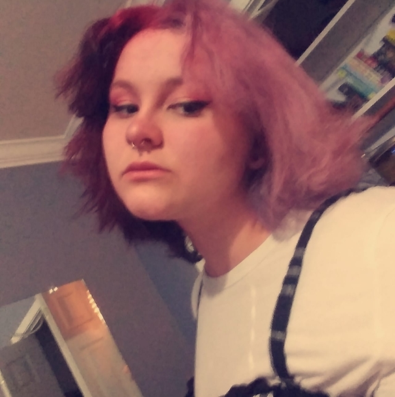 Profile Picture of Savannah Arnold (@savannaharno548) on Poshmark