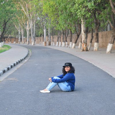 Profile Picture of Nisha Shah (@ThatBookHoarder) on Twitter