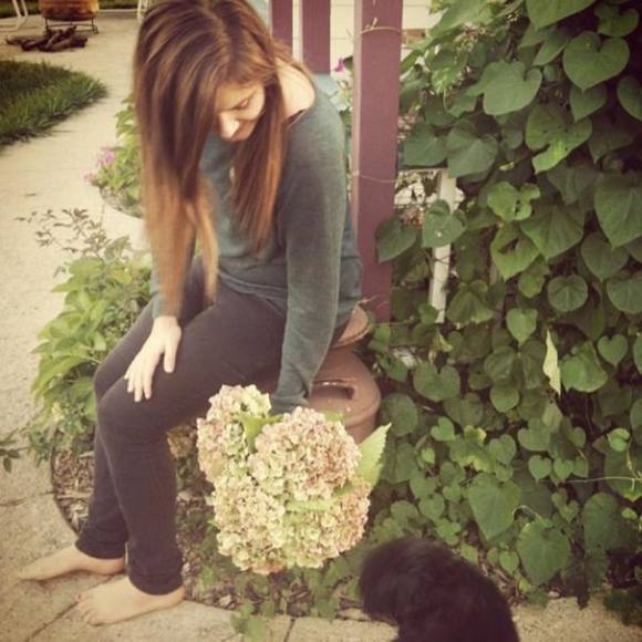 Profile Picture of Caitlin Wolfe (@caitiejane06) on Poshmark