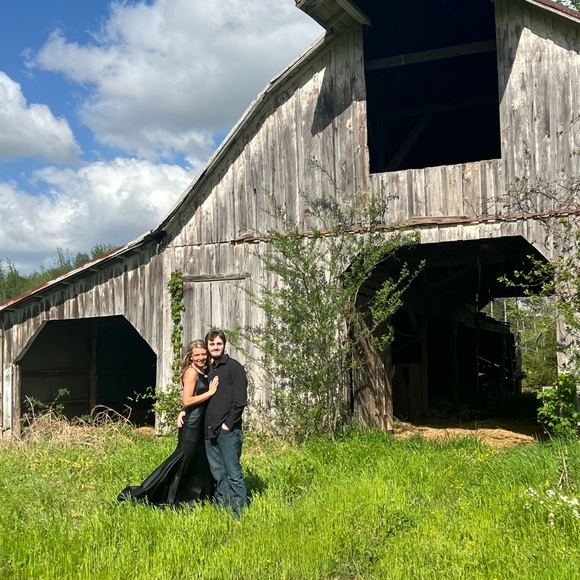 Profile Picture of Talcon Layrock (@talconlayrock) on Poshmark