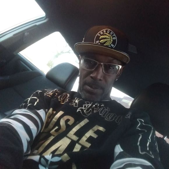 Profile Picture of Leo Townsend (@leotownsend) on Poshmark