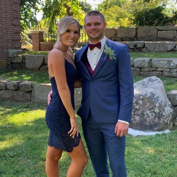 Profile Picture of Alecia Faulkingham (@aleciaa_f) on Poshmark