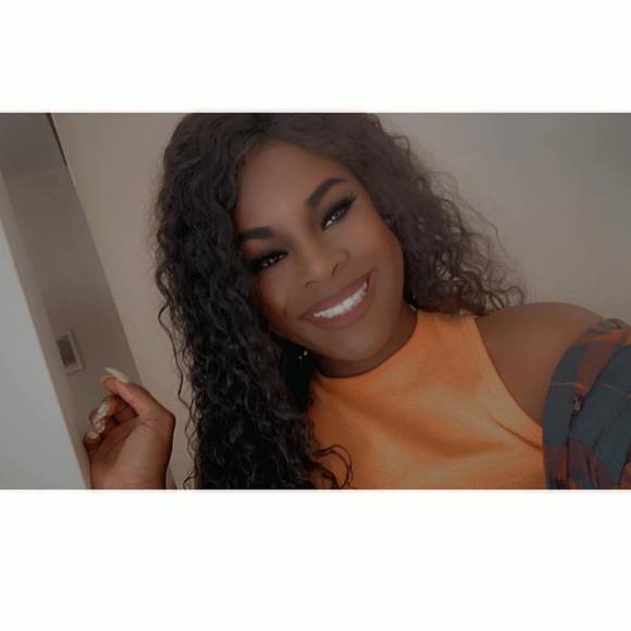 Profile Picture of Christina Dibella (@stina__bella98) on Poshmark