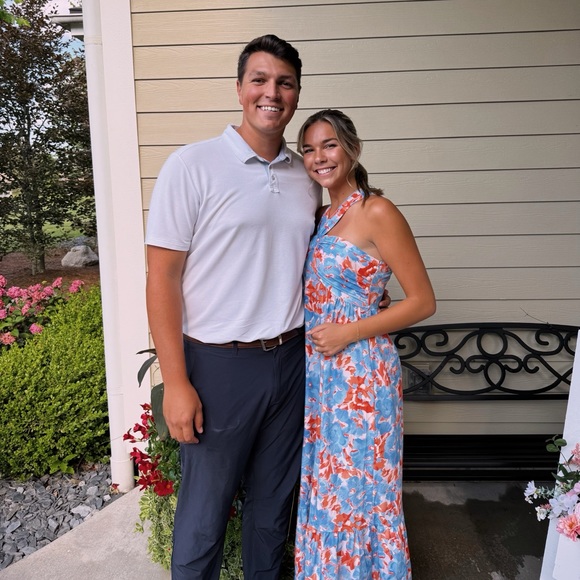 Profile Picture of Brooke Eppinga (@brookeeppinga) on Poshmark