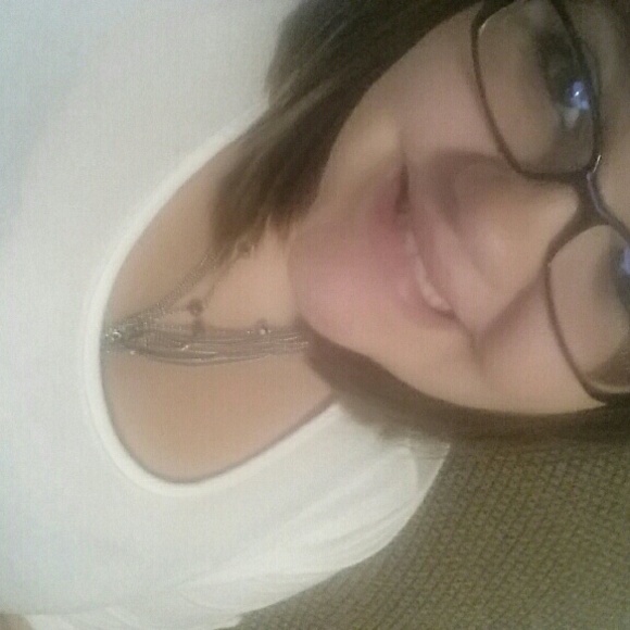 Profile Picture of Julie Spraggins (@juliespraggins) on Poshmark