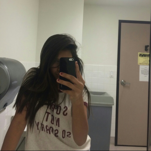 Profile Picture of Andrea Cesareo (@andreac2) on Poshmark