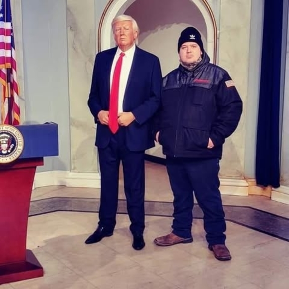 Profile Picture of Richard Fineout (@ruchfineout) on Poshmark