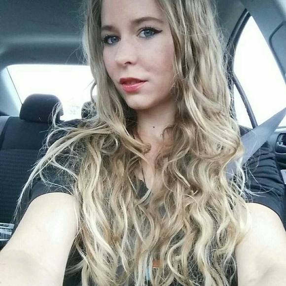 Profile Picture of Robyn Maltby (@robynmaltby) on Poshmark