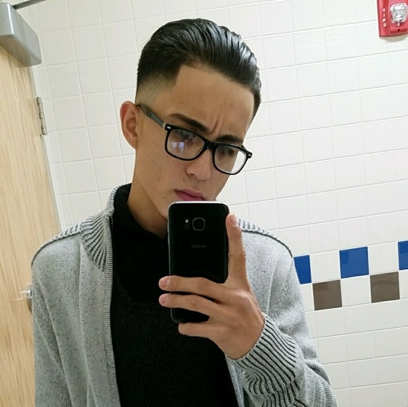 Profile Picture of Jovani Fretwell (@arathhh) on Poshmark