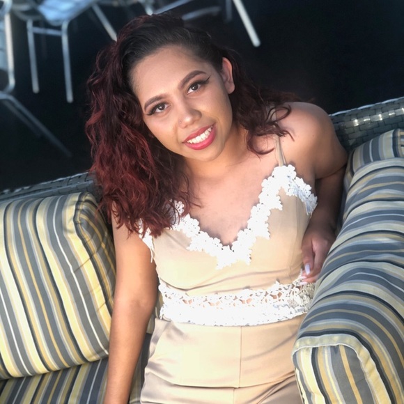 Profile Picture of Beatriz Delcid (@beatrizdelcid) on Poshmark