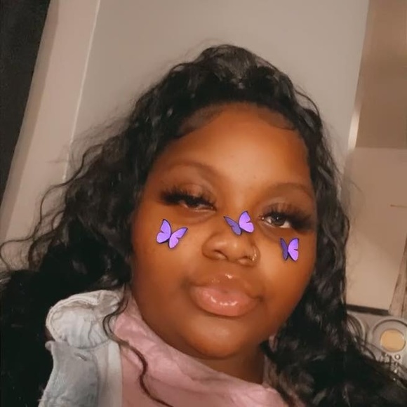 Profile Picture of Tiana Tiana (@trwatts99) on Poshmark