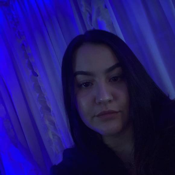 Profile Picture of Lara Kretzinger (@larakretzinger) on Poshmark