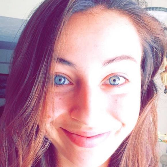 Samantha Caredeo - Poshmark Profile Picture of Samantha Caredeo (@bgf8687) on Poshmark