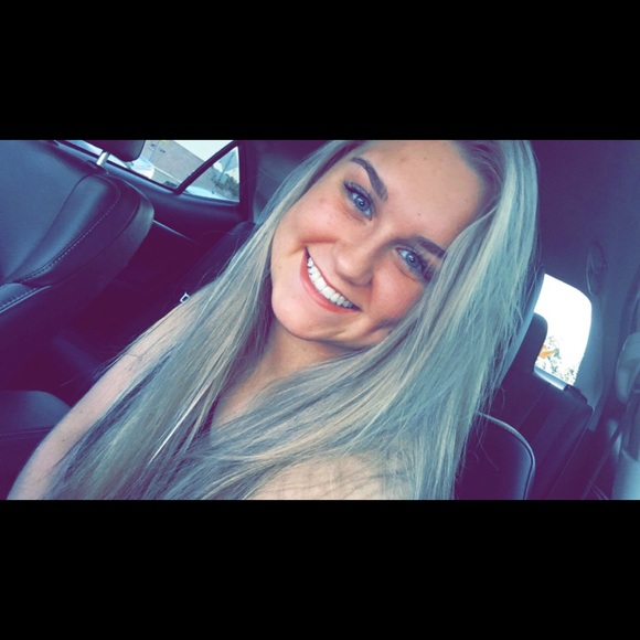 Profile Picture of Carley Lilienthal (@carleylili99) on Poshmark