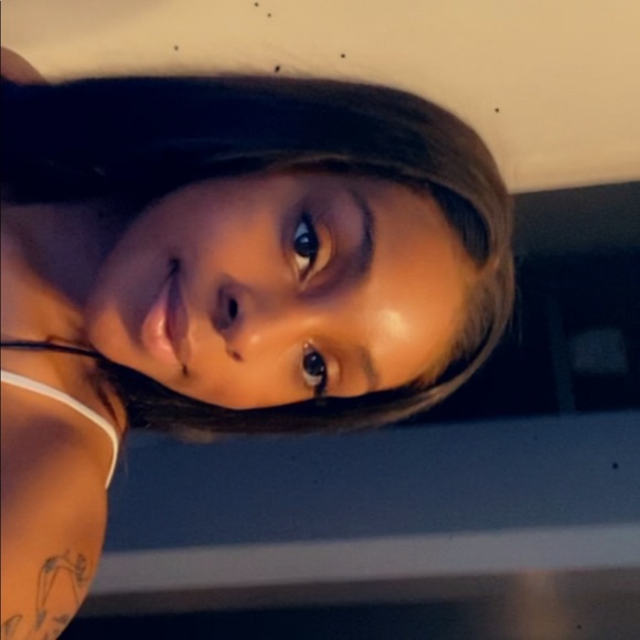 Profile Picture of Kaylaa Lowder (@kaylaal) on Poshmark