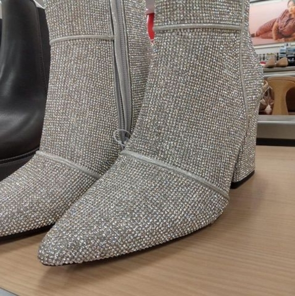 Profile Picture of Beth Reusser (@bethreusser) on Poshmark