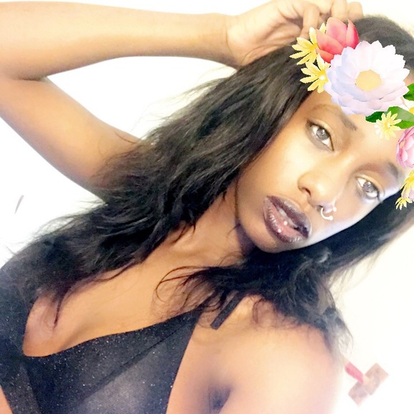 Profile Picture of Rakenya Parker (@rakenyaparker) on Poshmark