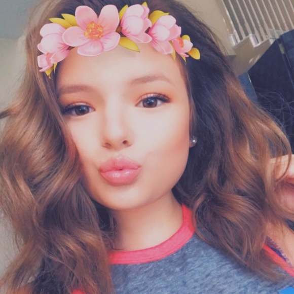 Profile Picture of Savannah Matthews (@savannahmatt13) on Poshmark
