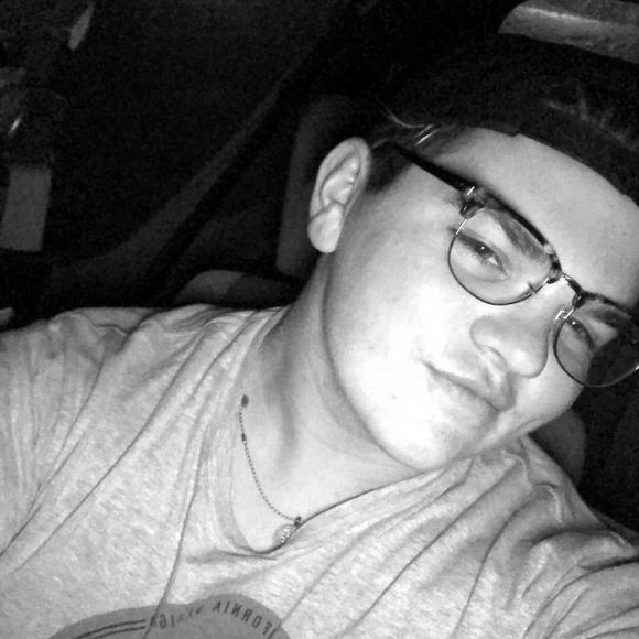 Profile Picture of Tyler Kueneman (@tylerkueneman) on Poshmark