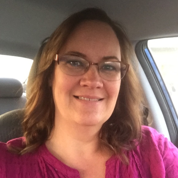 Profile Picture of Lisa Lewandowski (@llewandowski2) on Poshmark