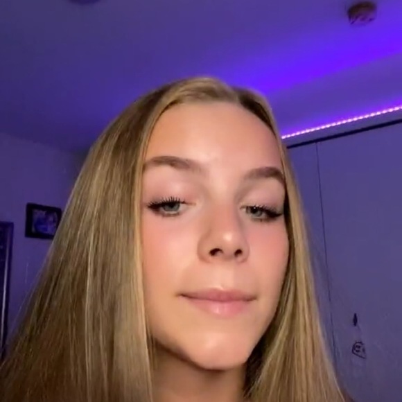 Profile Picture of Al Ex (@alexv17824) on Poshmark