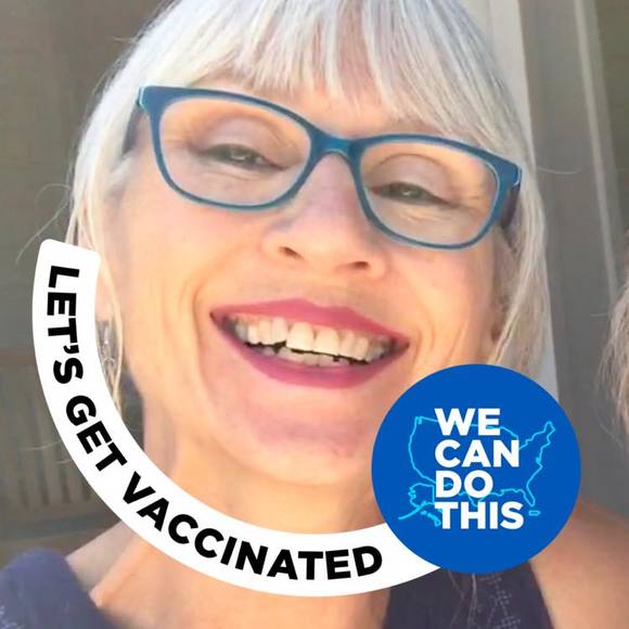 Profile Picture of Dina Renée (@dinarrr) on Poshmark