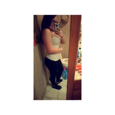 Profile Picture of Hannah Pecora (@suckallmetoes) on Twitter