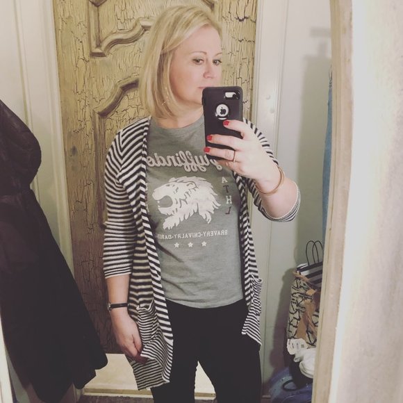 Profile Picture of Amber Hoyt (@amberhoyt614) on Poshmark