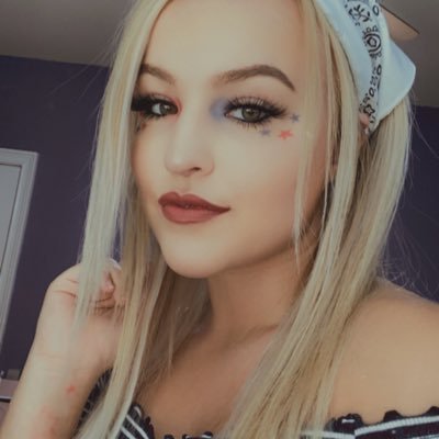 Profile Picture of 𝐤𝐚𝐢𝐥𝐞𝐲 𝐠𝐚𝐥𝐚𝐯𝐢𝐳 (@kkaileygalavizz) on Twitter