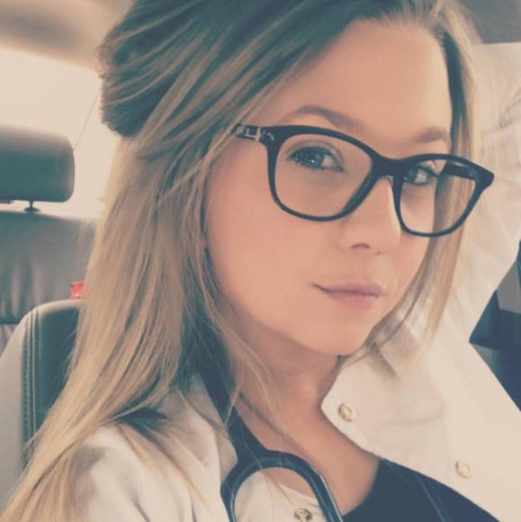 Profile Picture of Emily Winkles (@ewinkles) on Poshmark